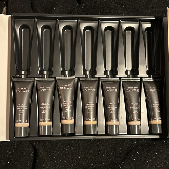 Foundation Makeup Consultant Supplies - Picture 3 of 6